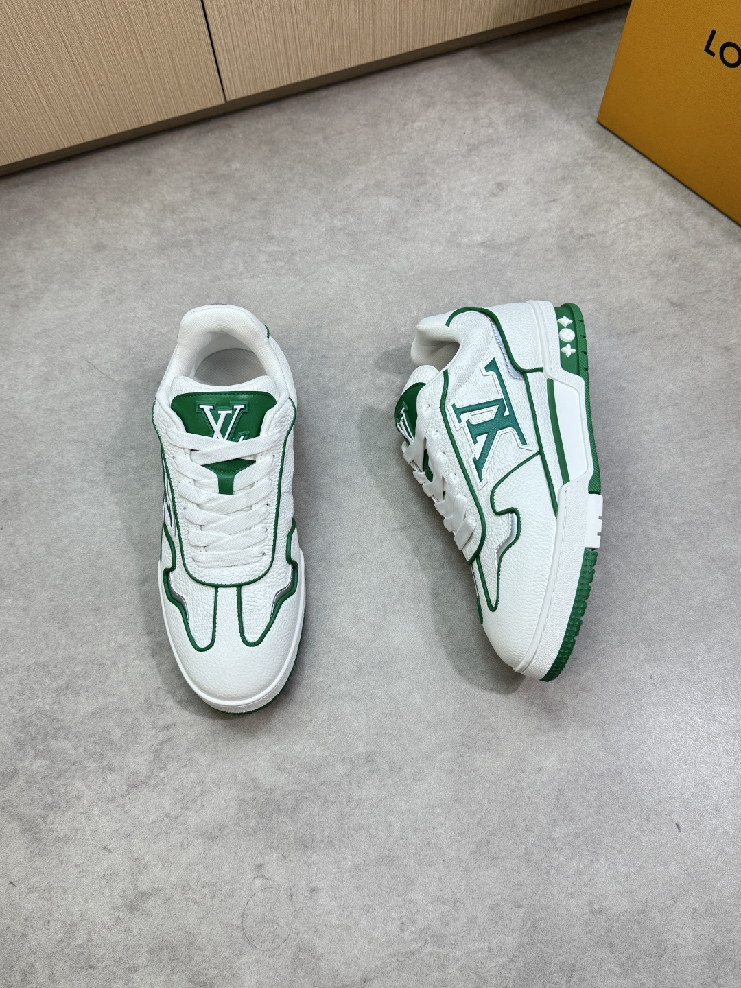 LV 루이비통 프리미엄 리치 가죽(Litchi) 트레이너 스니커즈 신발