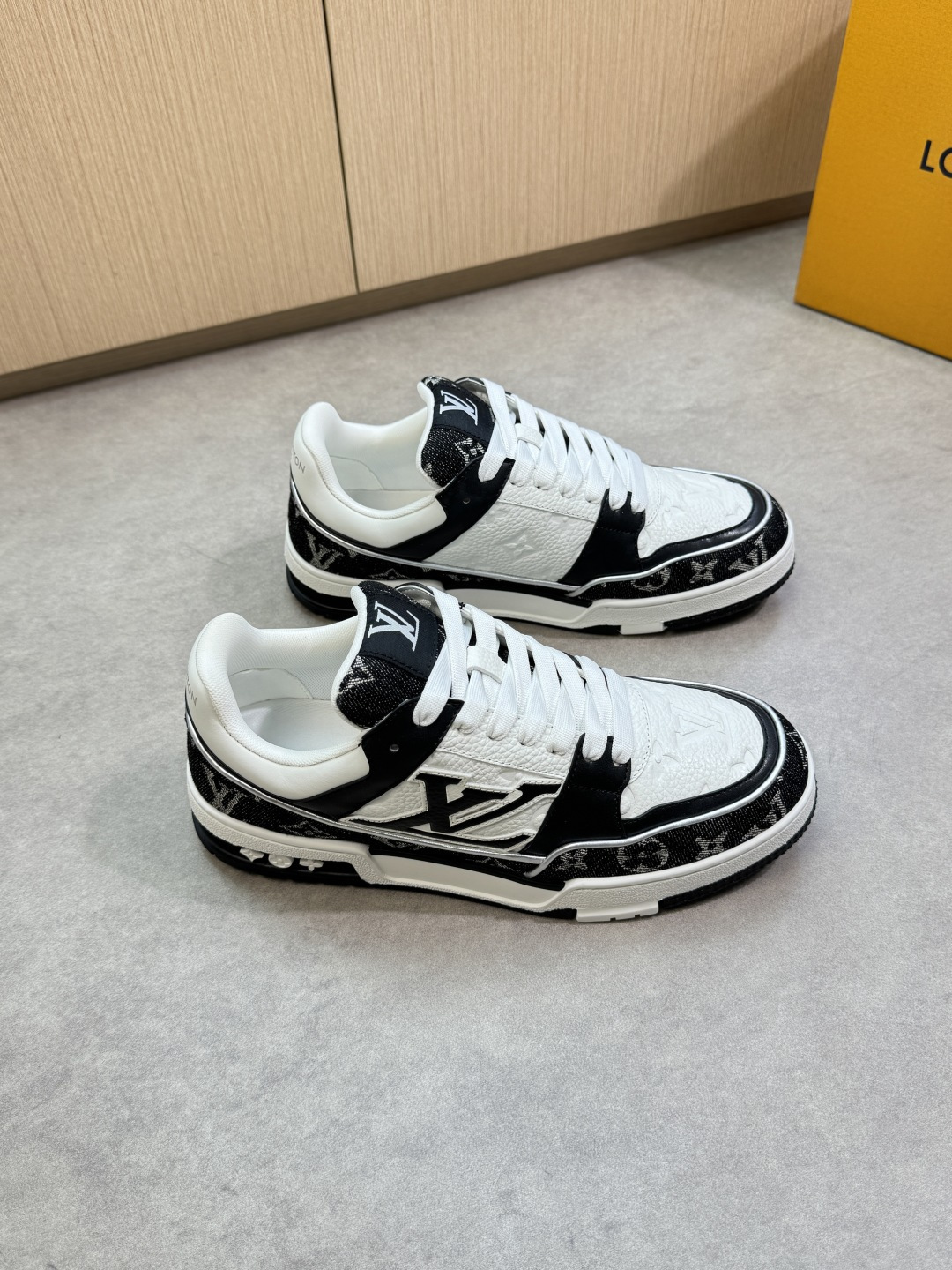 LV 루이비통 리치 가죽 & 모노그램 믹스 스니커즈 신발