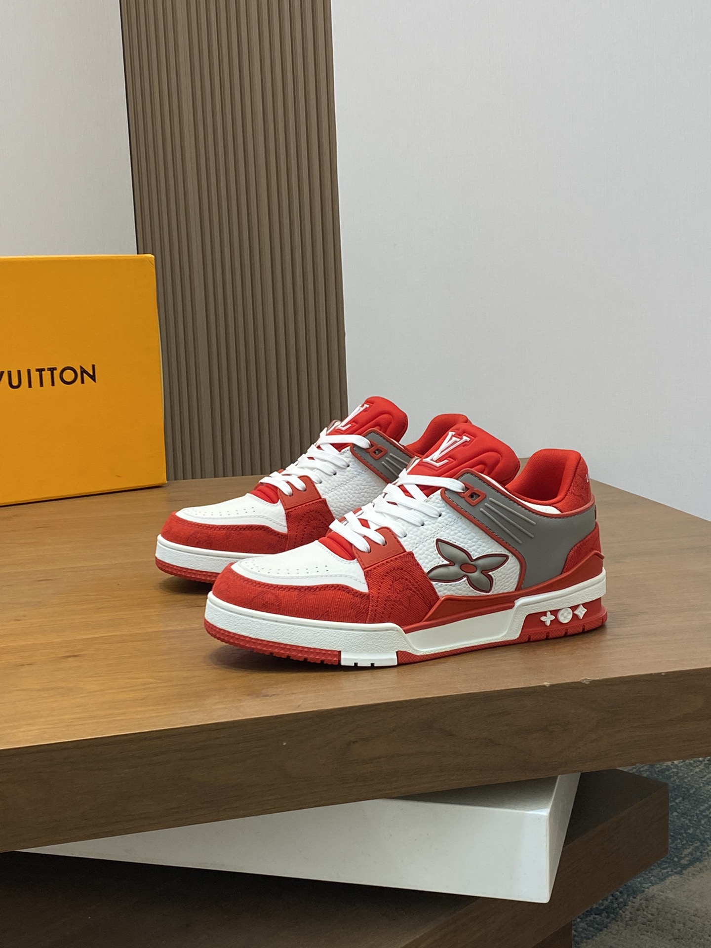 LV 루이비통 슈렁큰 레더 & 모노그램 하이엔드 스니커즈 신발