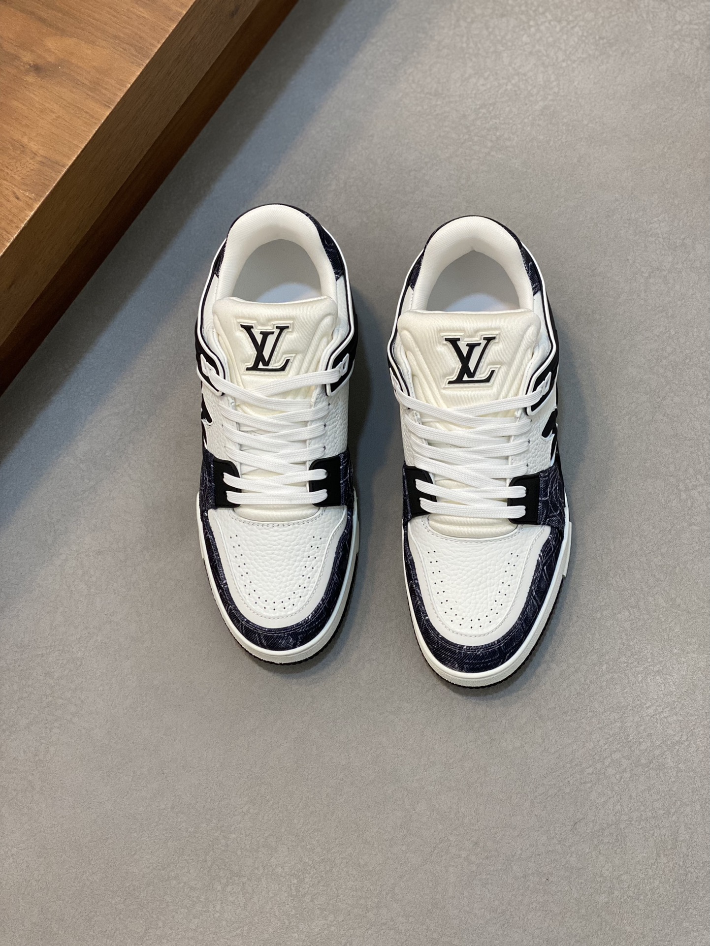 LV 루이비통 슈렁큰 레더 & 모노그램 하이엔드 스니커즈 신발