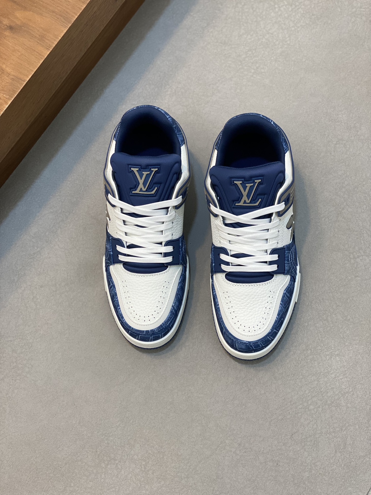 LV 루이비통 슈렁큰 레더 & 모노그램 하이엔드 스니커즈 신발