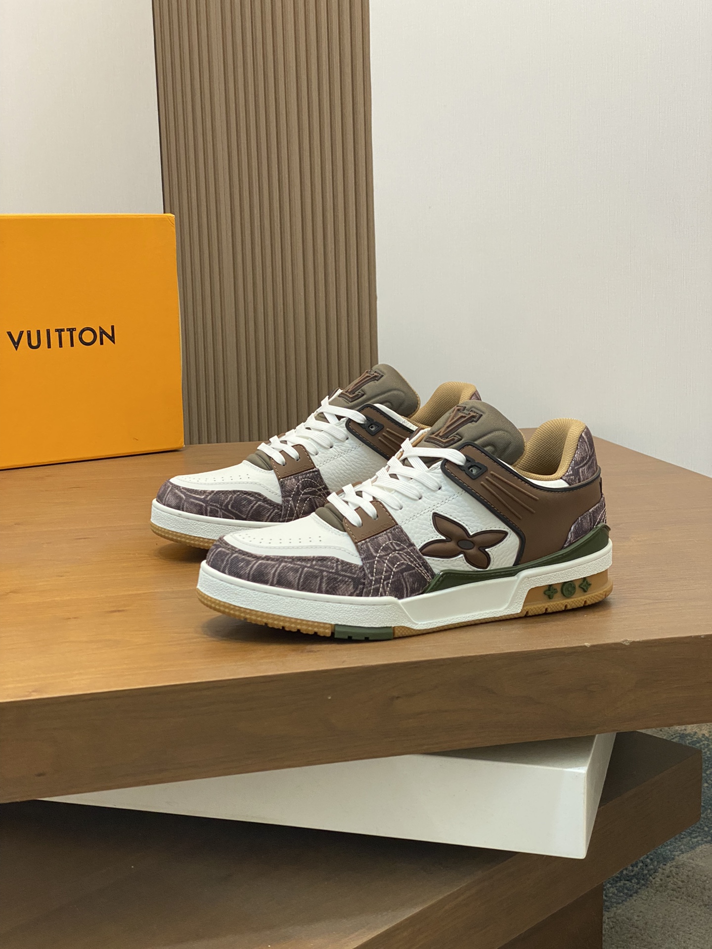 LV 루이비통 슈렁큰 레더 & 모노그램 하이엔드 스니커즈 신발