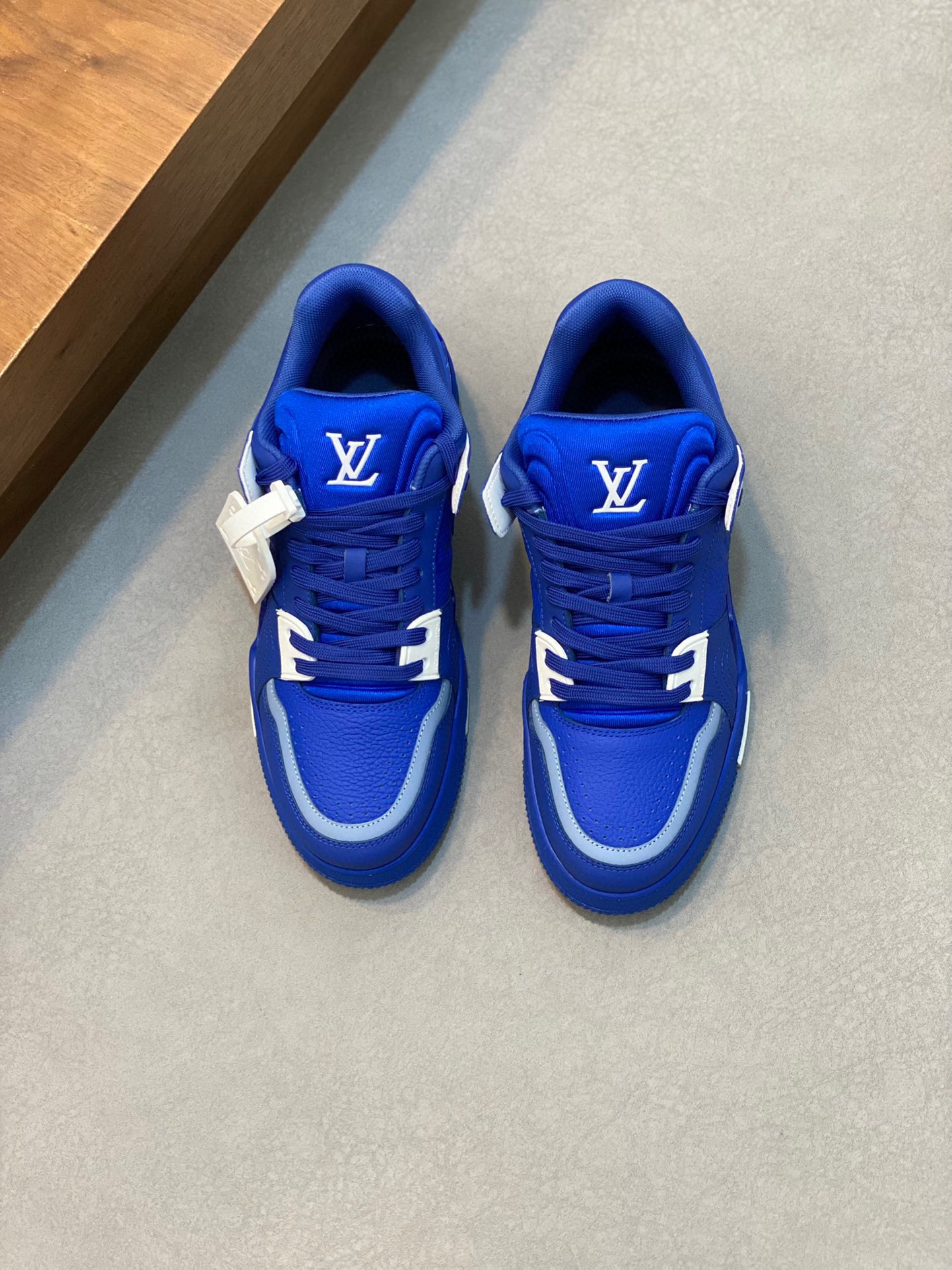 LV 루이비통 슈렁큰 레더 & 모노그램 스탠다드 스니커즈 신발