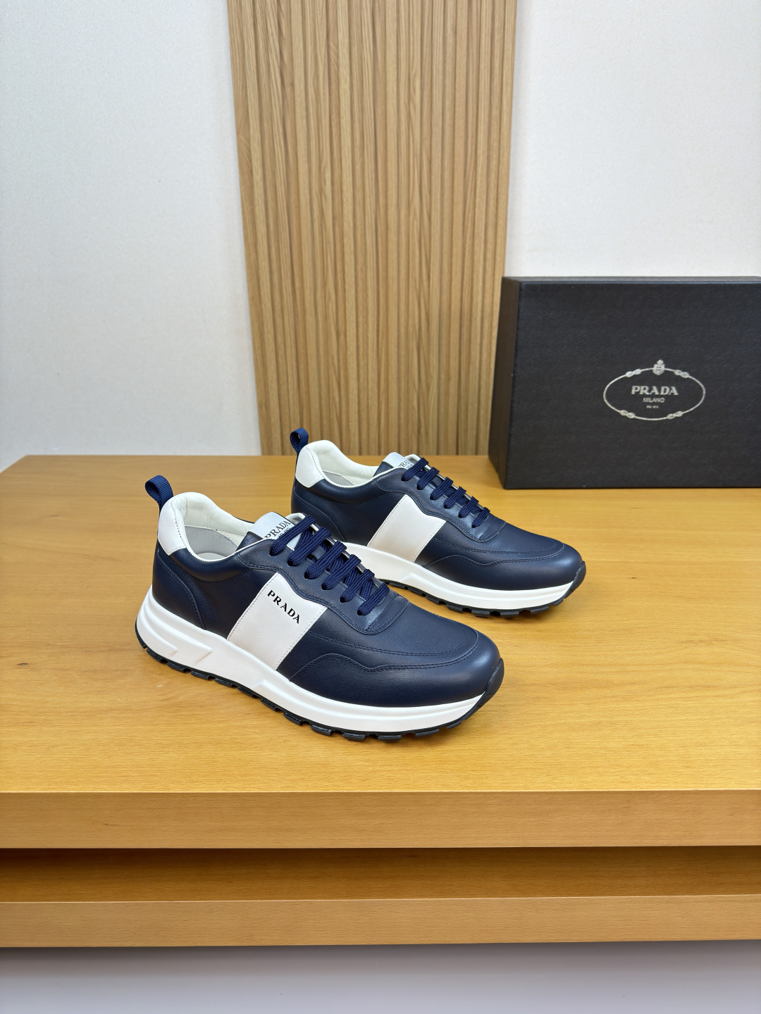 PRADA 프라다 나파 레더 스니커즈 신발