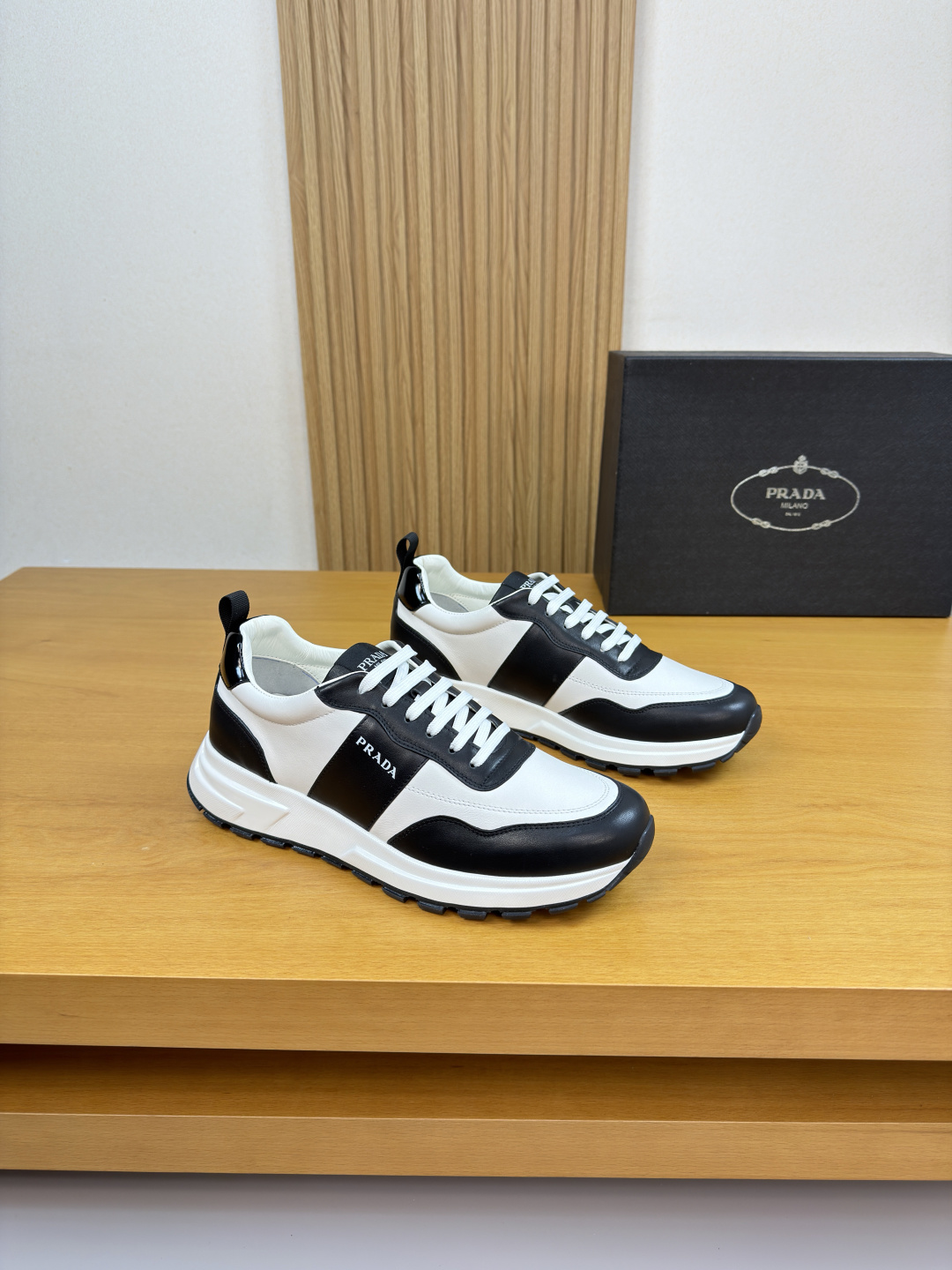PRADA 프라다 나파 레더 스니커즈 신발