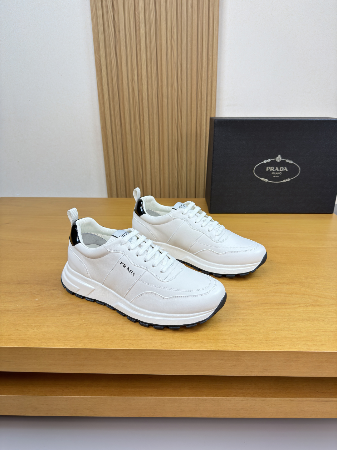 PRADA 프라다 나파 레더 스니커즈 신발