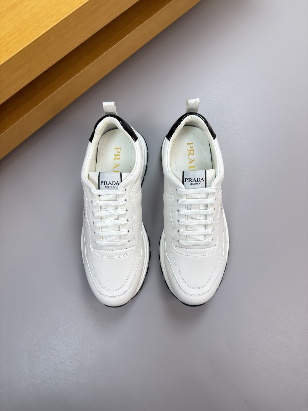 PRADA 프라다 나파 레더 스니커즈 신발