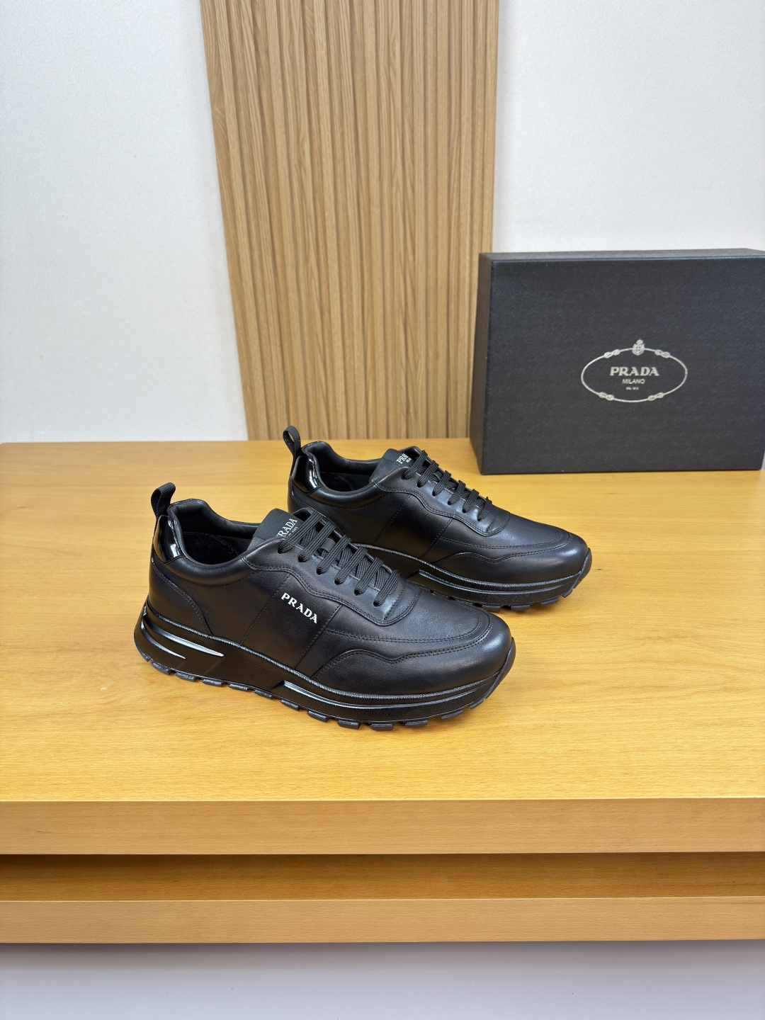 PRADA 프라다 나파 레더 스니커즈 신발