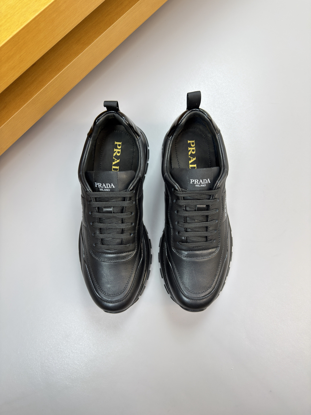 PRADA 프라다 나파 레더 스니커즈 신발