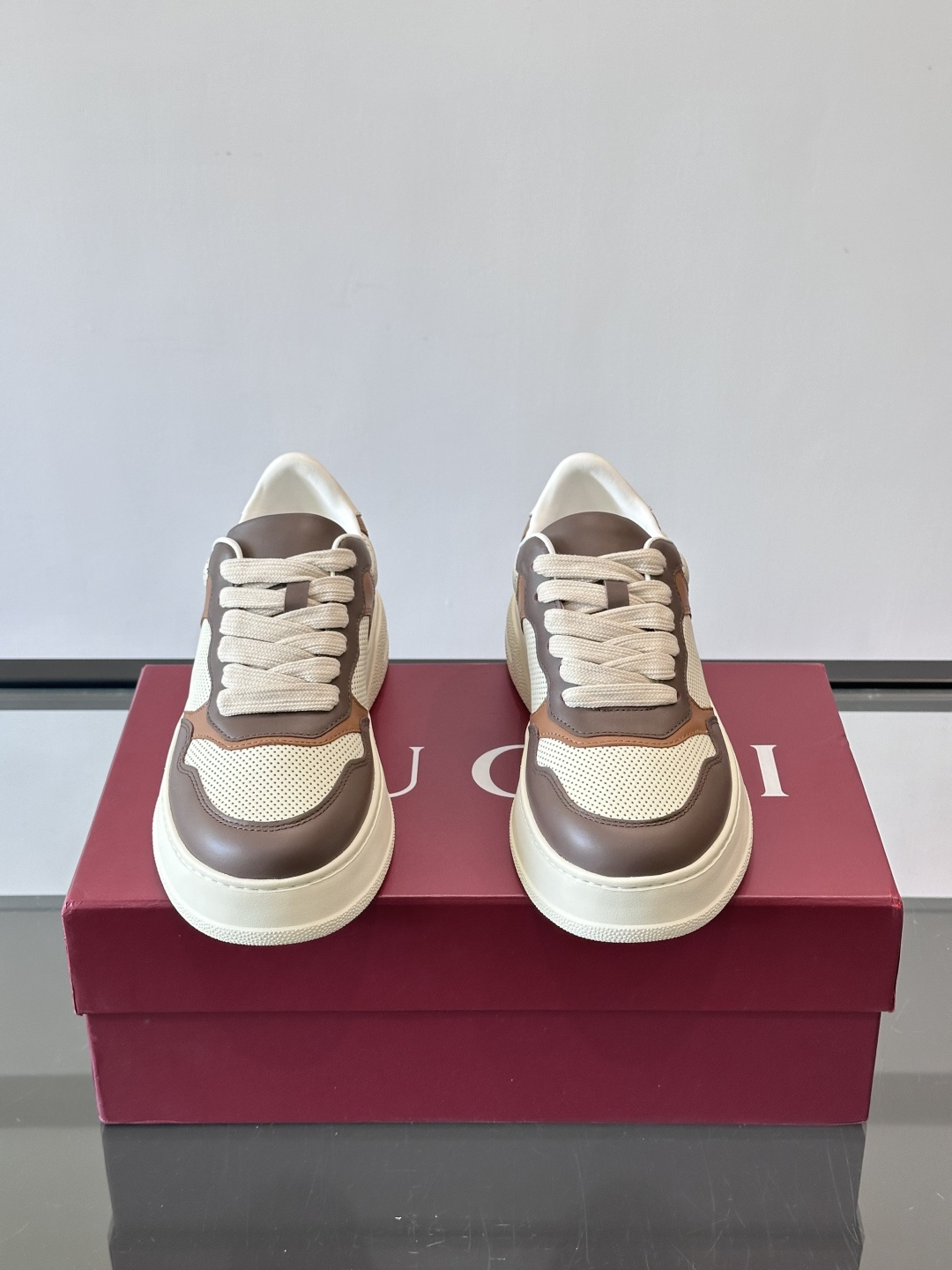 GUCCI 구찌 레더 & 메쉬 믹스 청키 스니커즈 신발