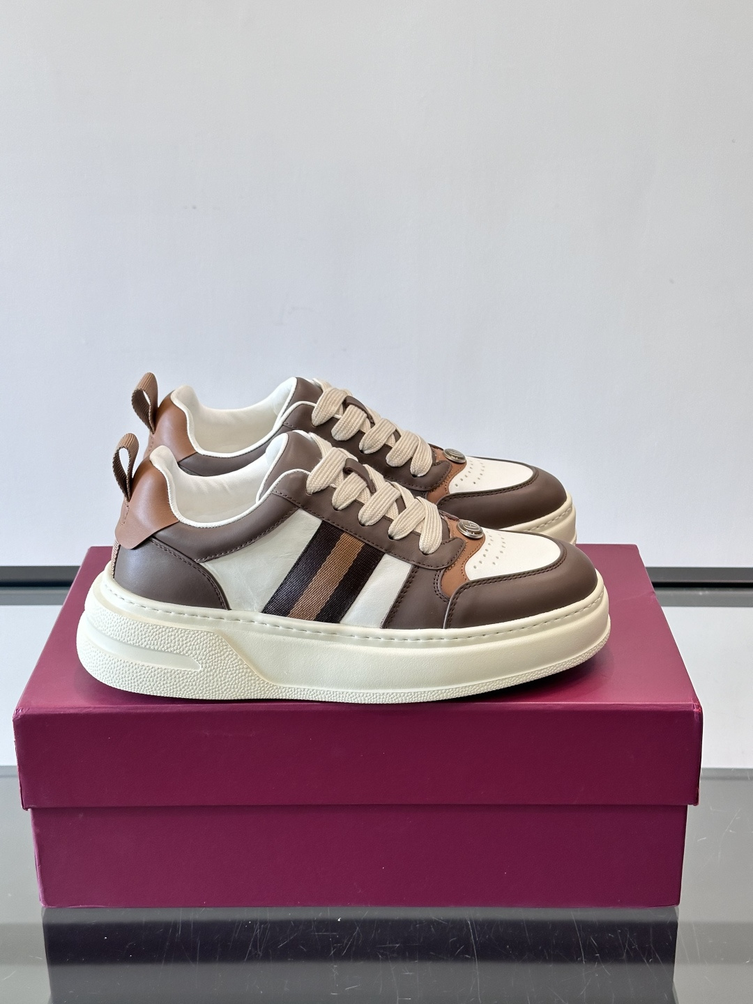 GUCCI 구찌 스크리너(Screener) 시리즈 '비스킷' 스니커즈 신발