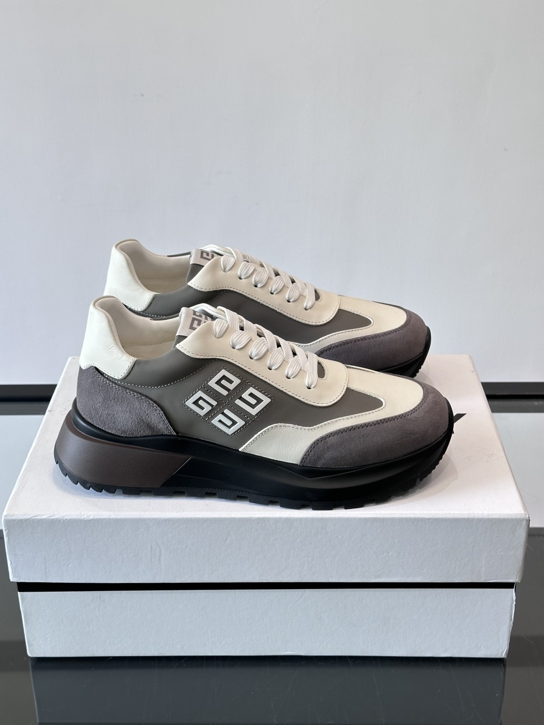 GIVENCHY 지방시 패치워크 빈티지 러너 스니커즈 신발