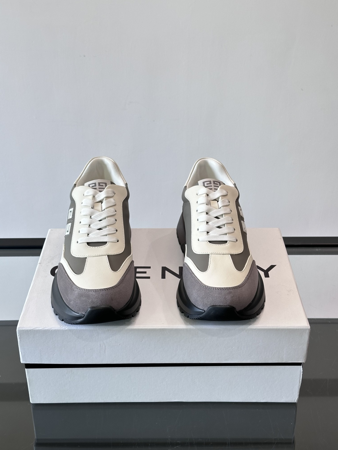 GIVENCHY 지방시 패치워크 빈티지 러너 스니커즈 신발