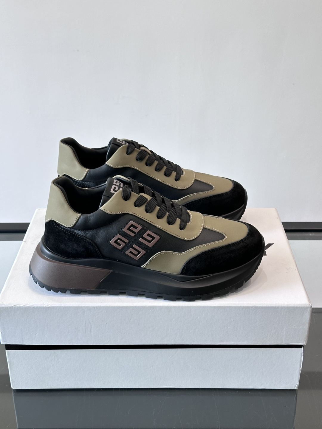 GIVENCHY 지방시 패치워크 빈티지 러너 스니커즈 신발