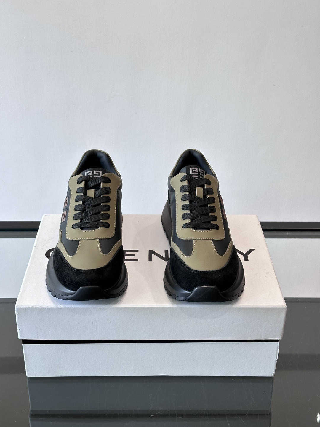 GIVENCHY 지방시 패치워크 빈티지 러너 스니커즈 신발