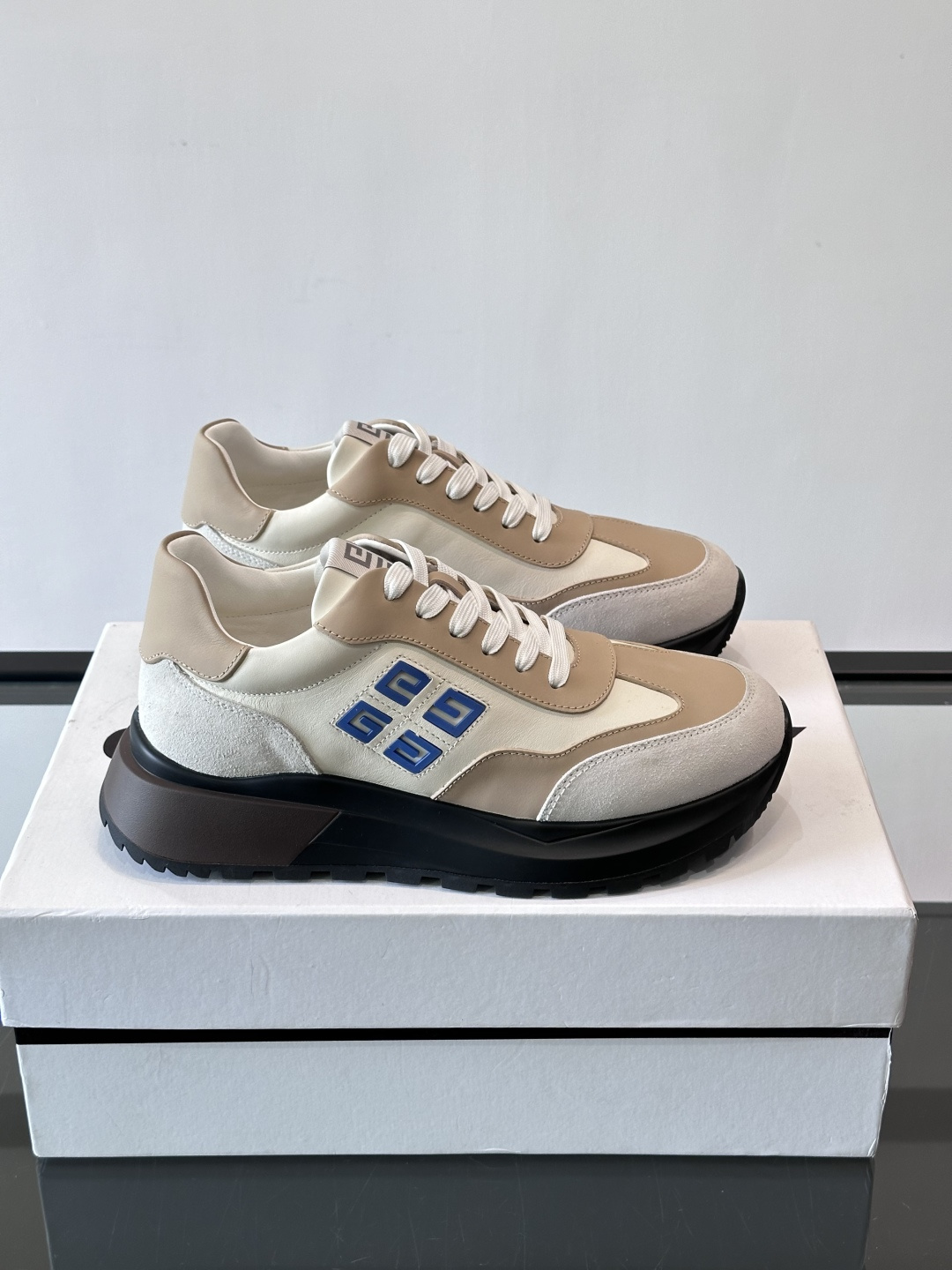 GIVENCHY 지방시 패치워크 빈티지 러너 스니커즈 신발