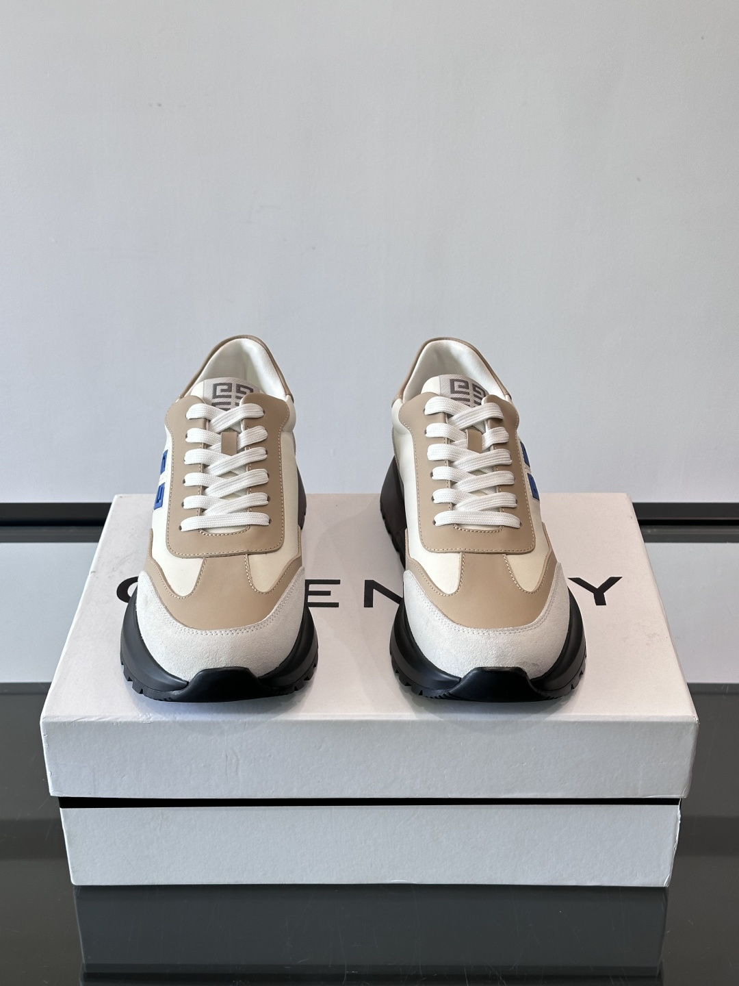 GIVENCHY 지방시 패치워크 빈티지 러너 스니커즈 신발