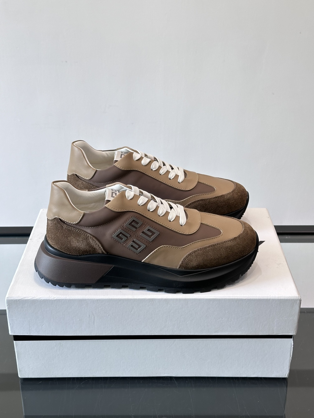 GIVENCHY 지방시 패치워크 빈티지 러너 스니커즈 신발