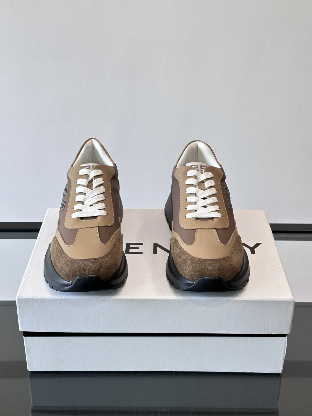 GIVENCHY 지방시 패치워크 빈티지 러너 스니커즈 신발