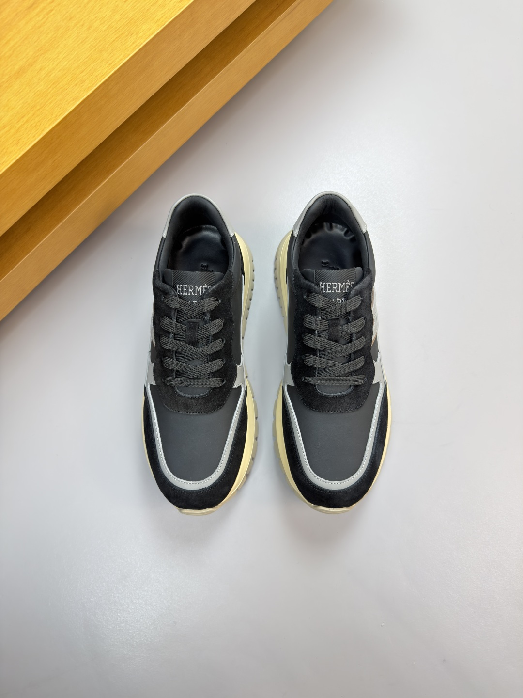 HERMES 에르메스 나파 & 스웨이드 'H' 스니커즈 신발