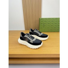 GUCCI 구찌 나파 & 스웨이드 메탈 로고 스니커즈 신발