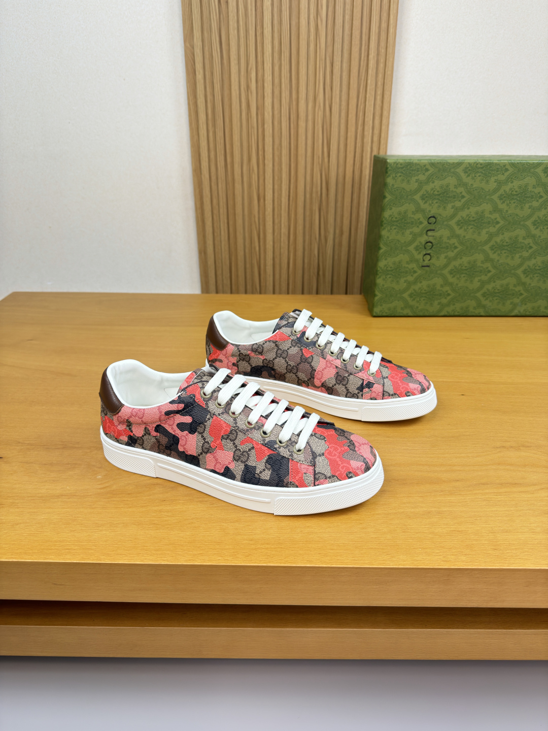 GUCCI 구찌 커플 모노그램 스니커즈 신발