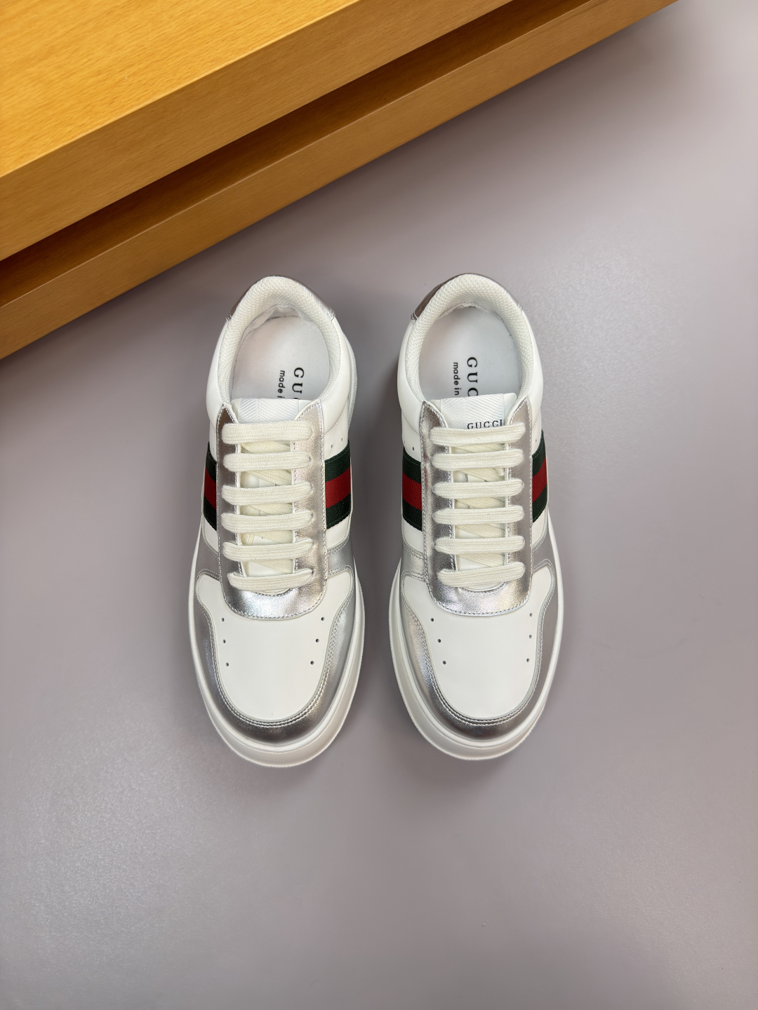 GUCCI 구찌 커플 나파 레더 스니커즈 신발