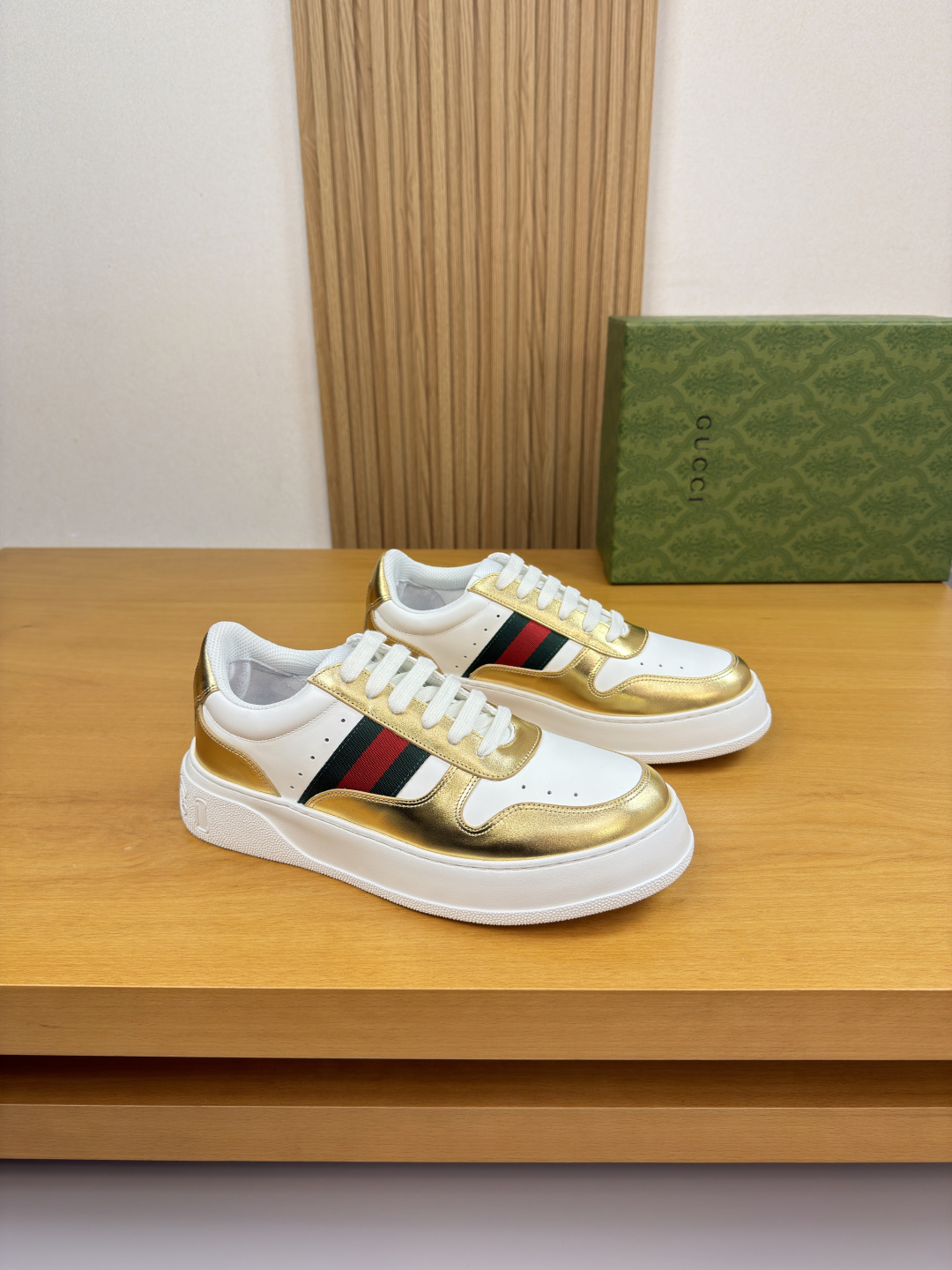 GUCCI 구찌 커플 나파 레더 스니커즈 신발