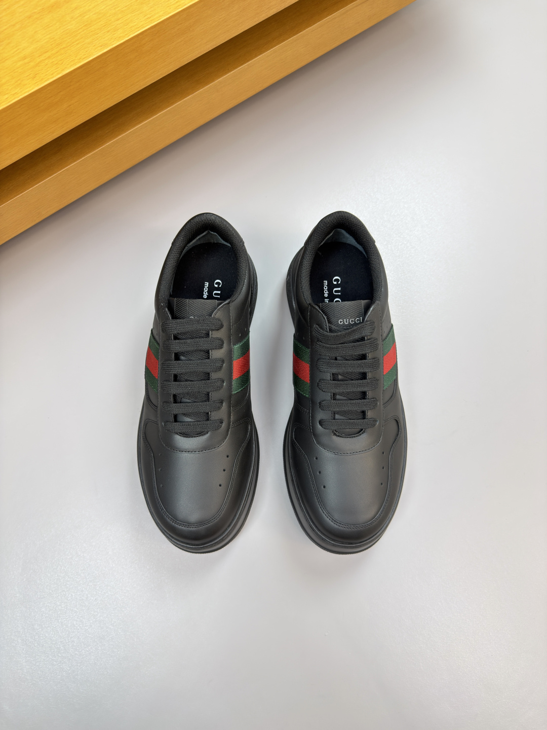 GUCCI 구찌 커플 나파 레더 스니커즈 신발