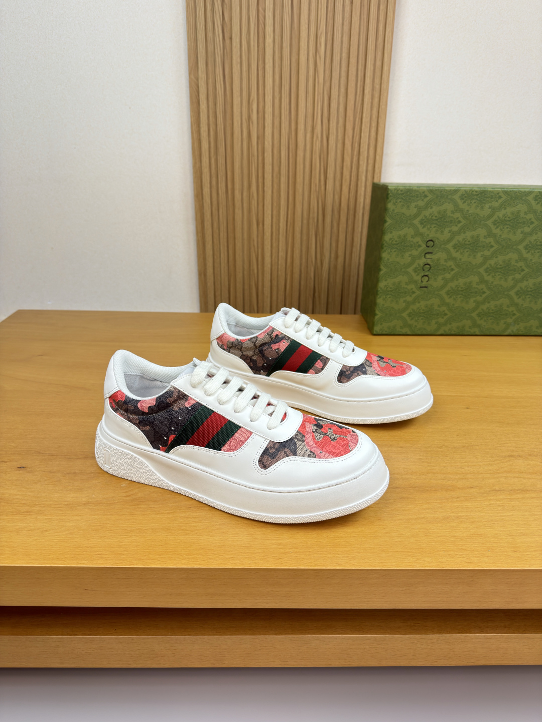 GUCCI 구찌 커플 나파 & 모노그램 스니커즈 신발
