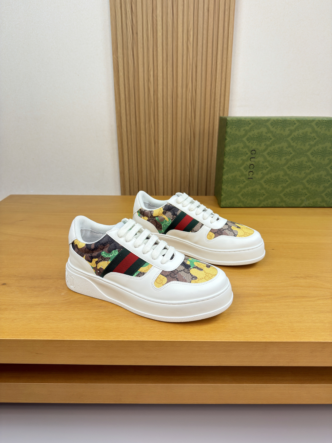 GUCCI 구찌 커플 나파 & 모노그램 스니커즈 신발