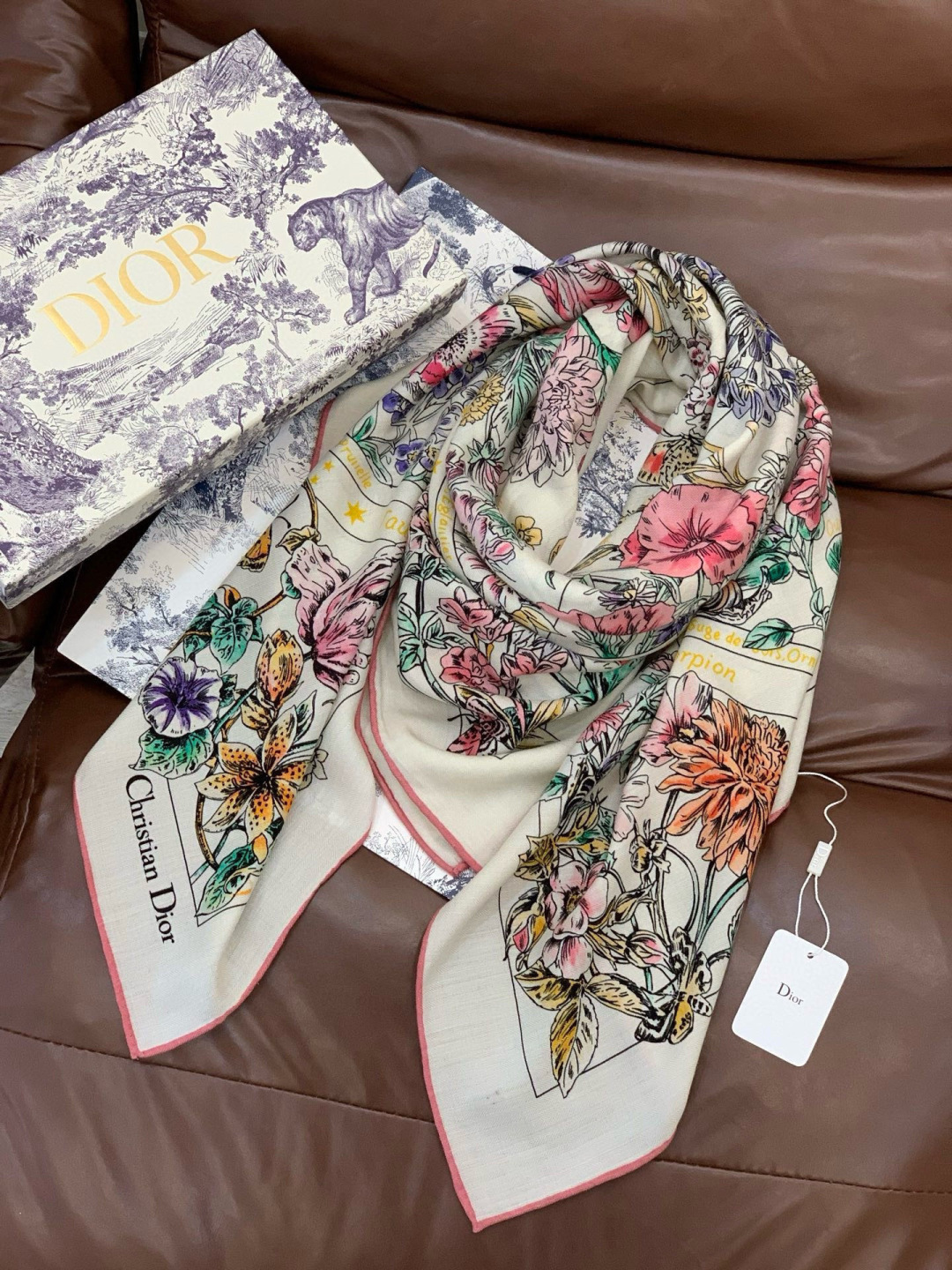 디올(DIOR) 아스트랄 플라워 스퀘어 머플러 목도리 스카프