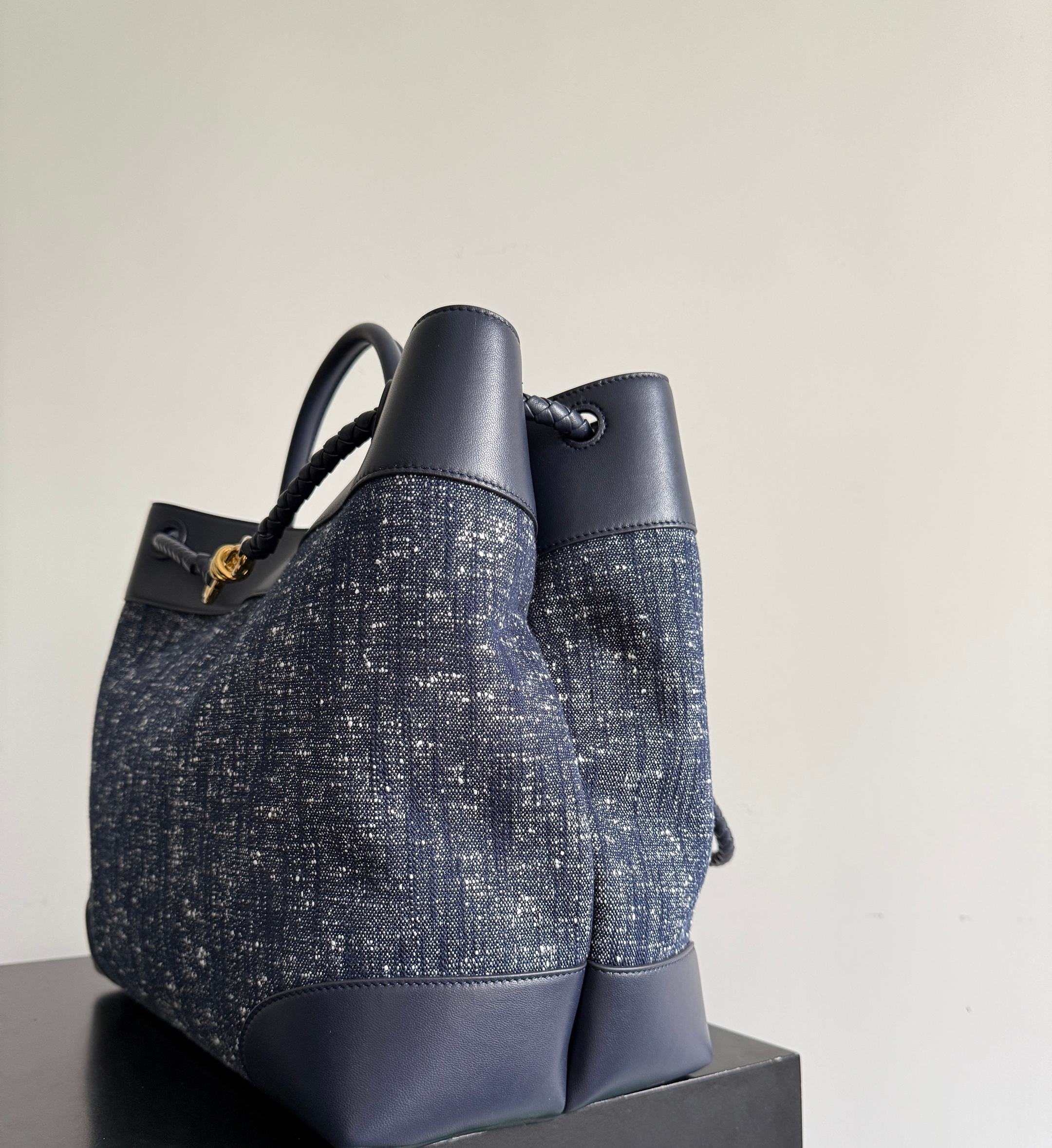 Bottega Veneta BV 보테가 베네타 안디아모(Andiamo) 데님 믹스 가방 - 대형 라지