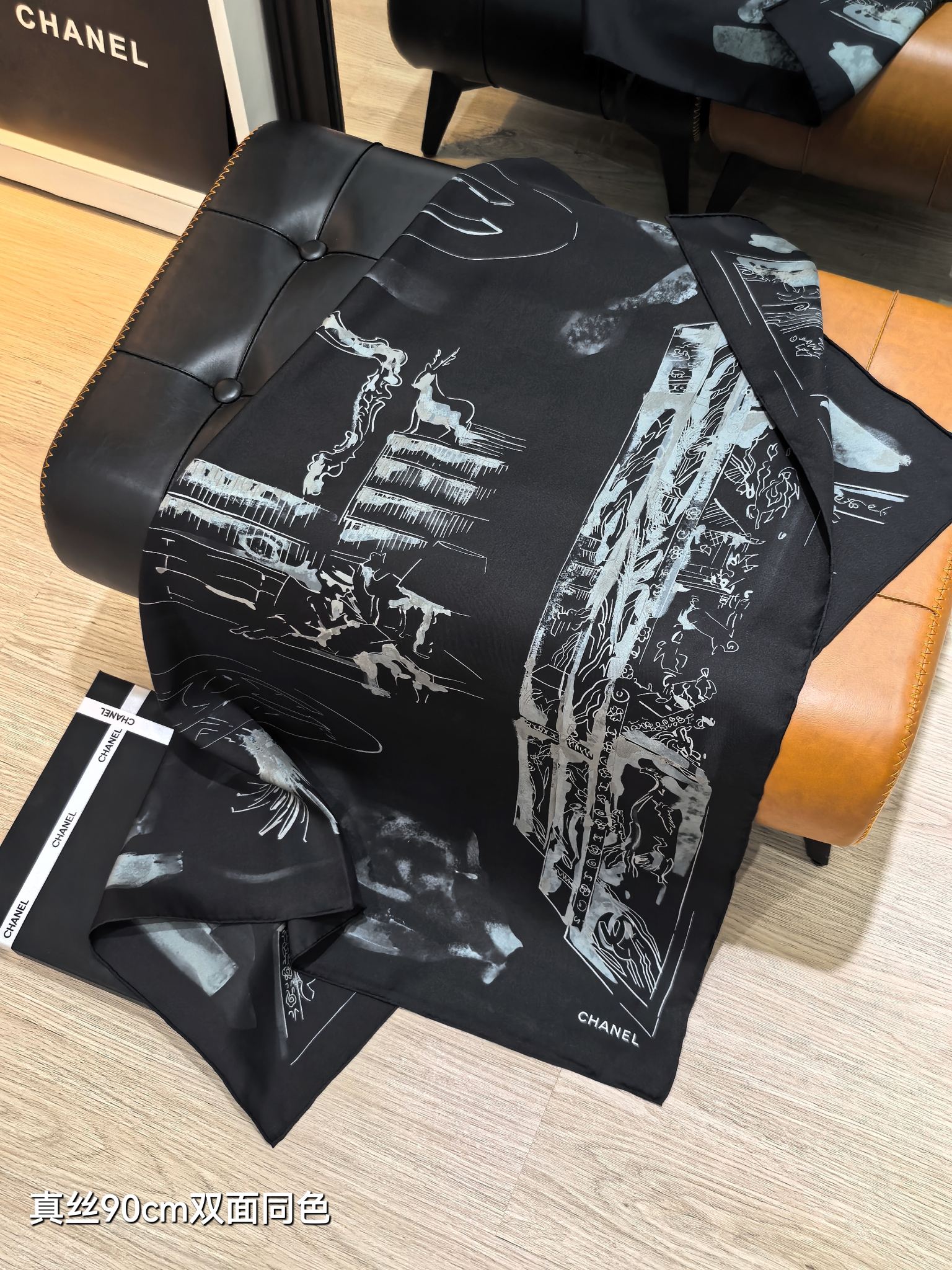 샤넬(CHANEL) 실크 트윌 스퀘어 머플러 목도리 스카프