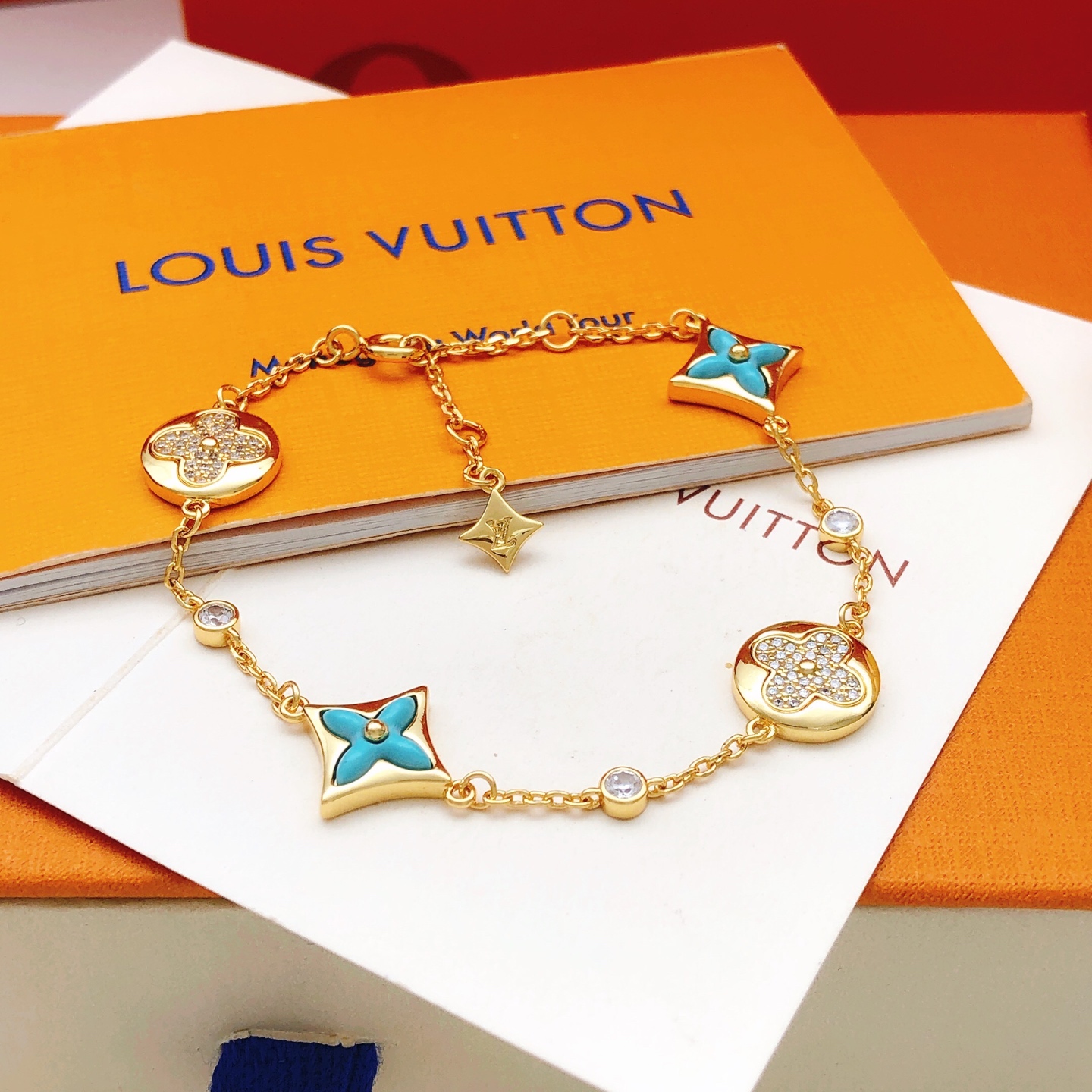 루이비통(LV) 블루 컬러 팔찌 악세사리