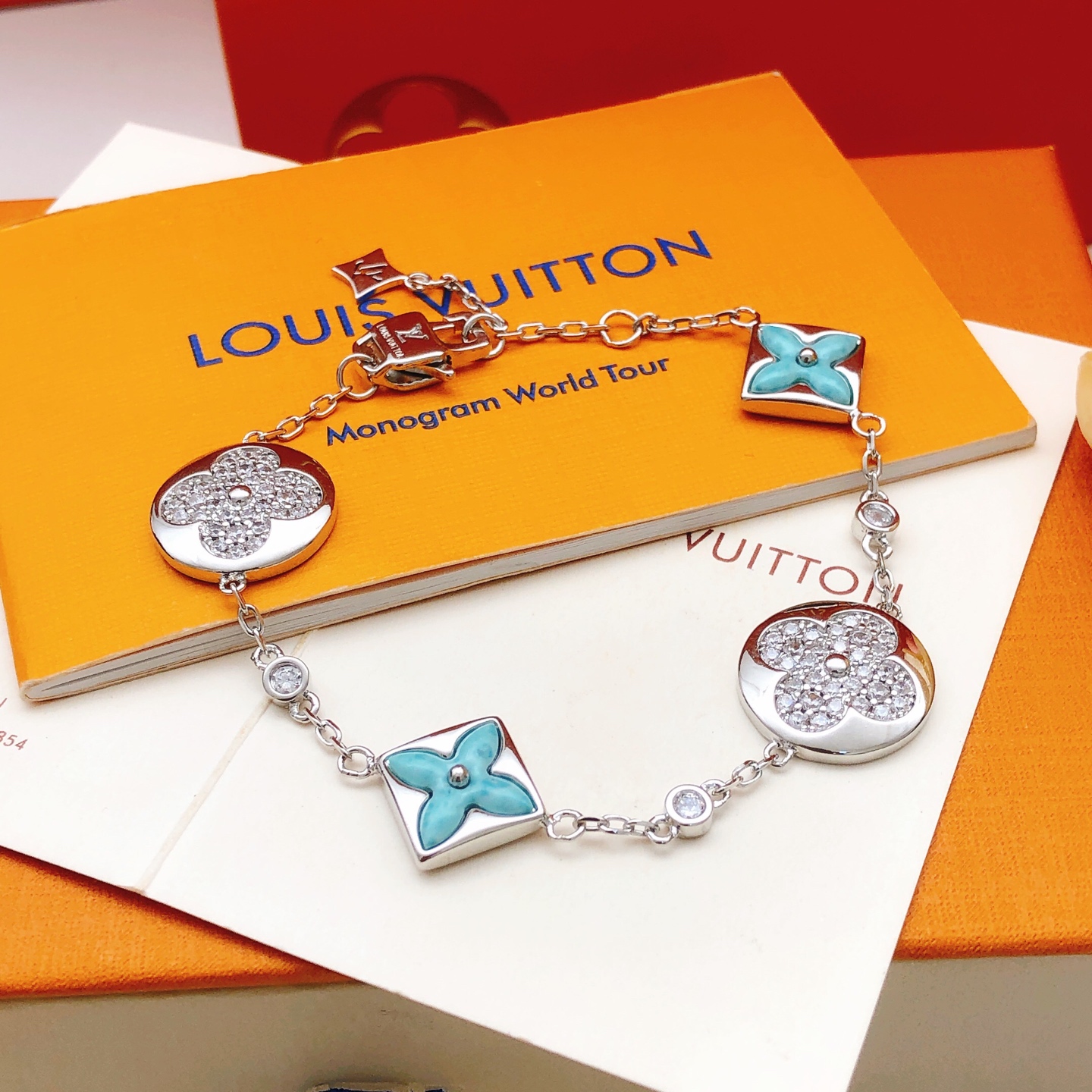 루이비통(LV) 블루 컬러 팔찌 악세사리