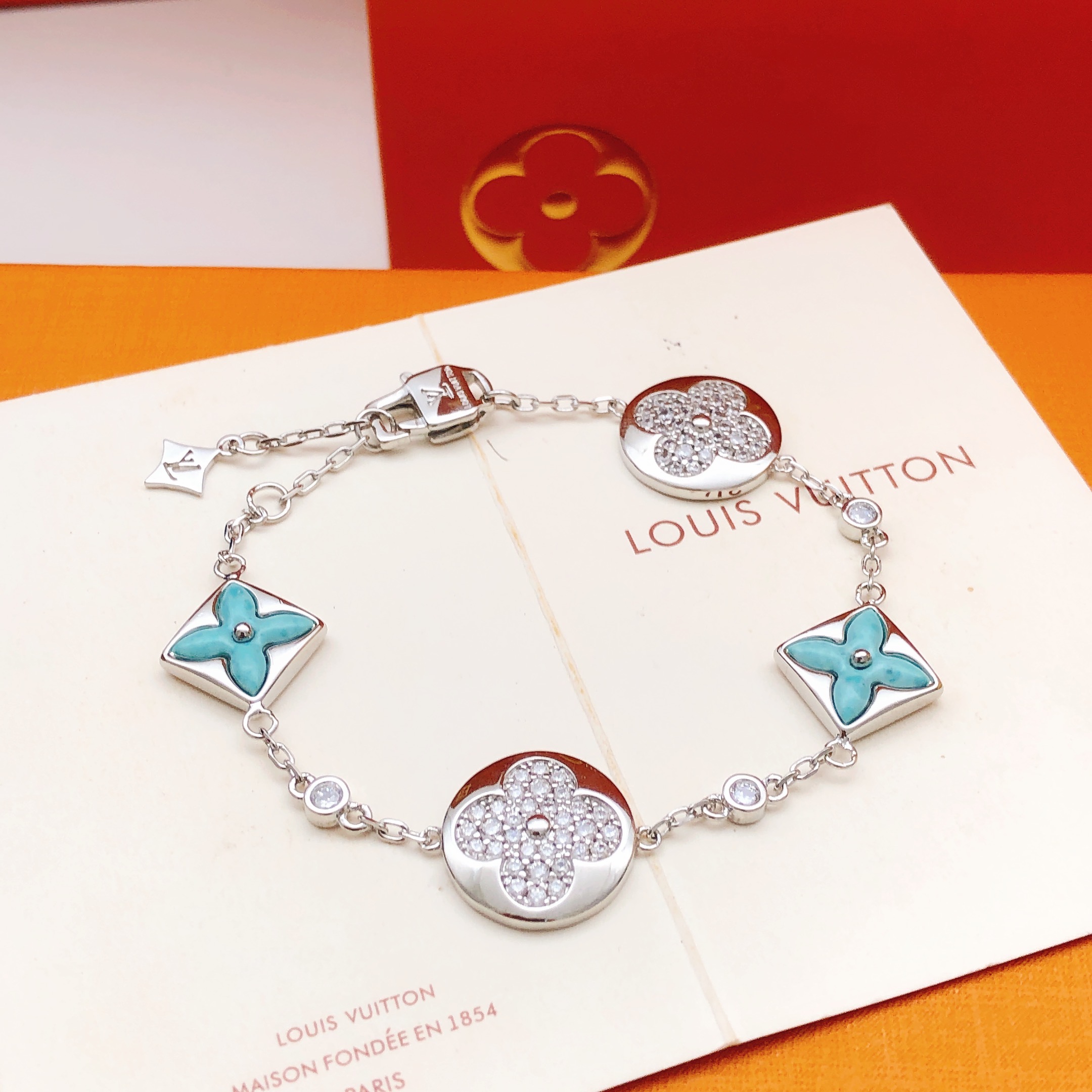 루이비통(LV) 블루 컬러 팔찌 악세사리