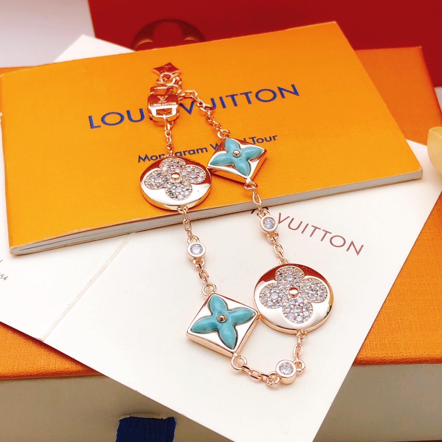 루이비통(LV) 블루 컬러 팔찌 악세사리