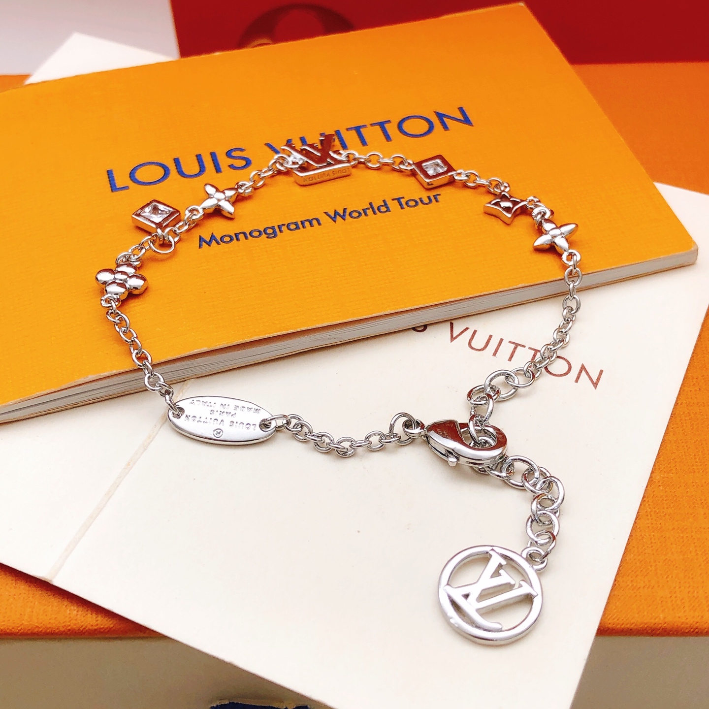 루이비통(LV) 실버 스퀘어 팔찌 악세사리