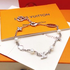 루이비통(LV) 실버 하트 팔찌 악세사리