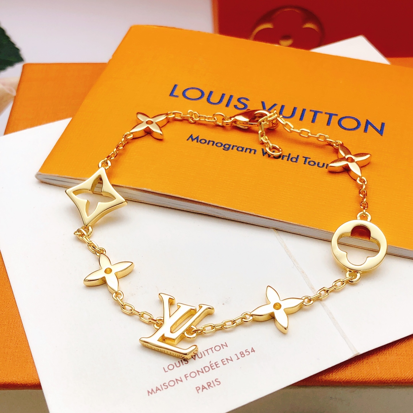 루이비통(LV) 오픈워크 팔찌 악세사리