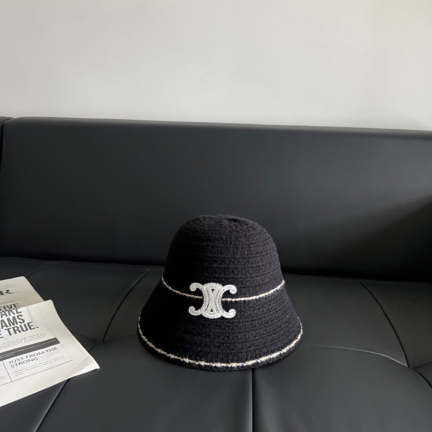 셀린느(CELINE) 니트 버킷 모자