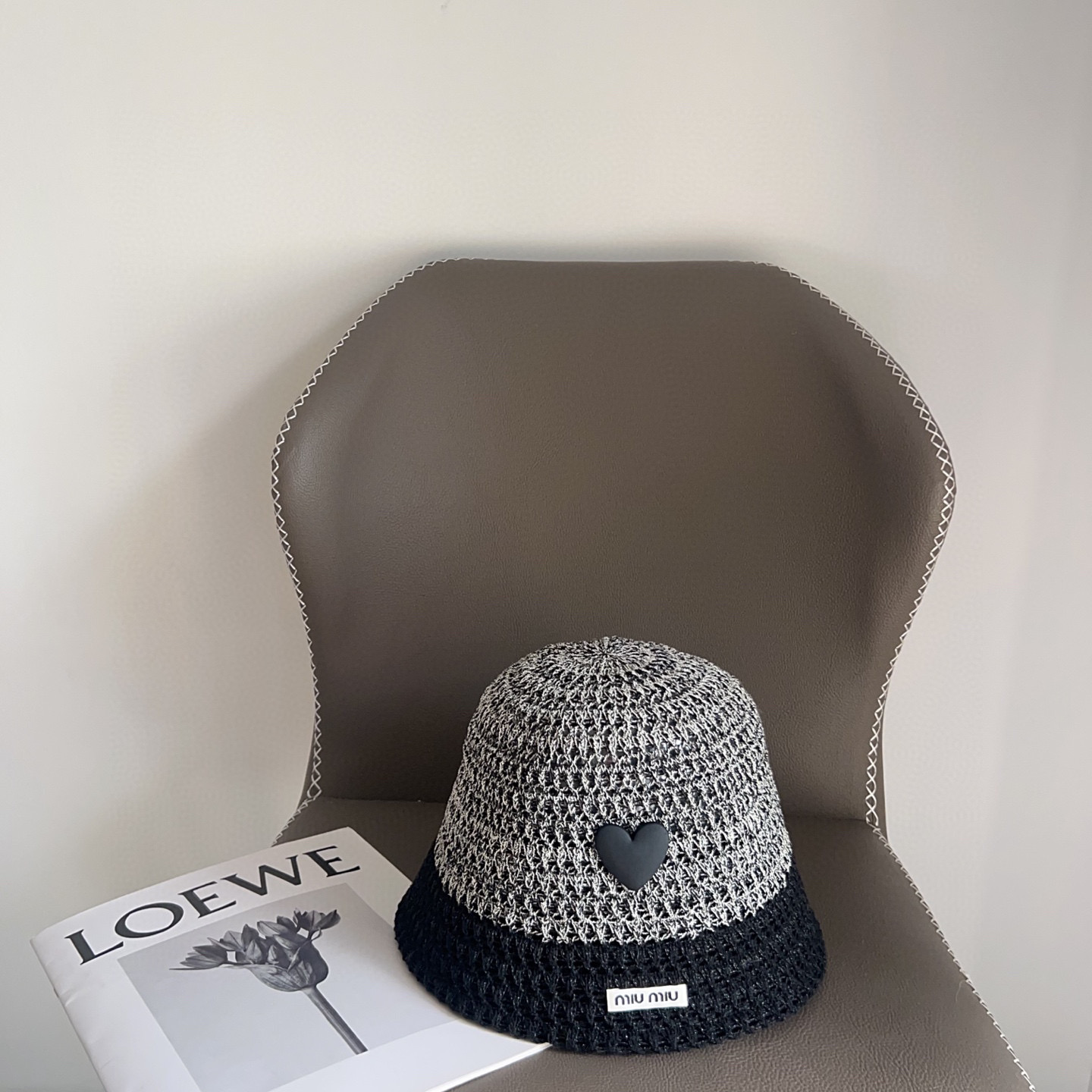 미우미우(MiuMiu) 컬러 블록 버킷 모자