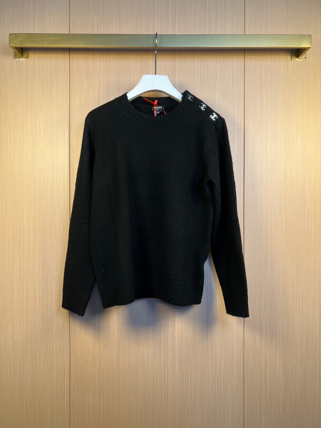 샤넬(CHANEL) 북백 버클 디테일 롱슬리브 니트 스웨터 의류