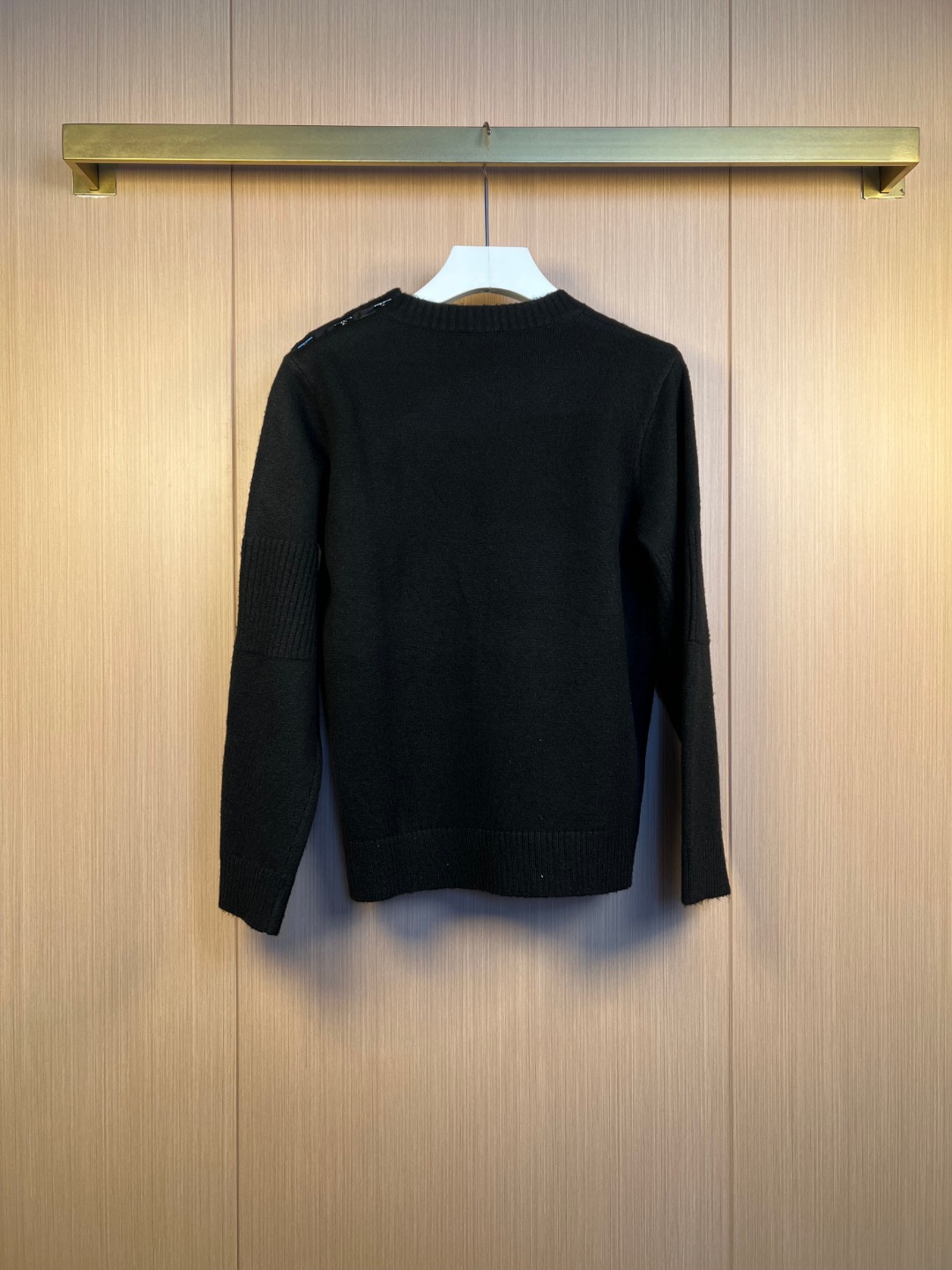 샤넬(CHANEL) 북백 버클 디테일 롱슬리브 니트 스웨터 의류