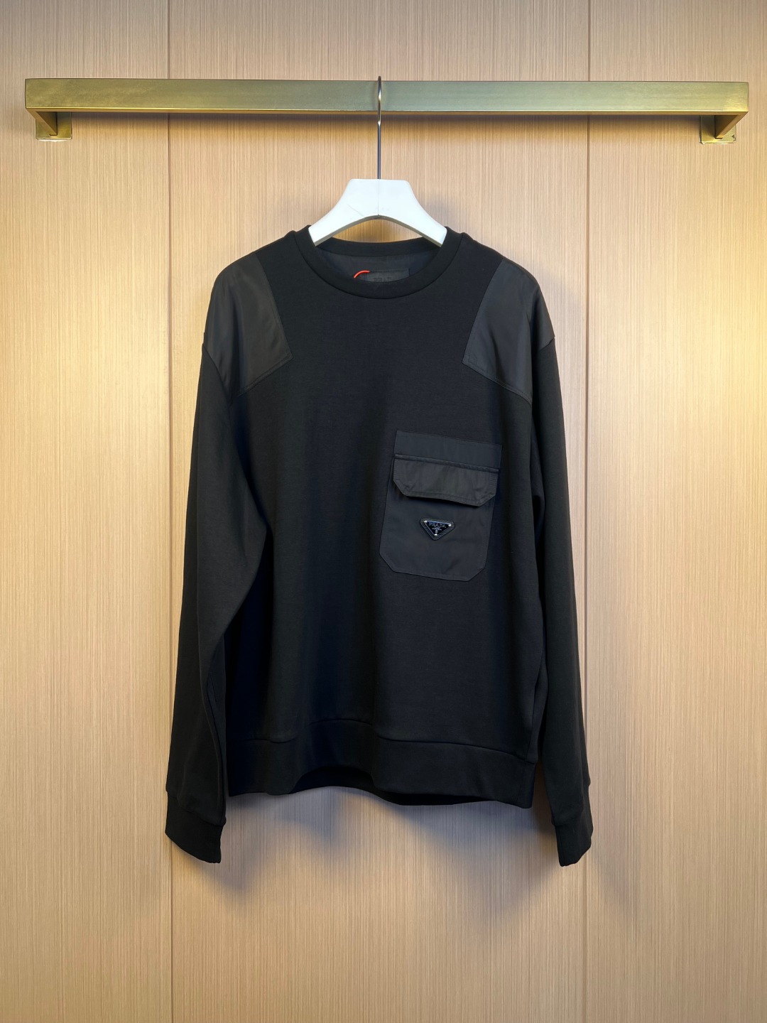 프라다(PRADA) 트라이앵글 로고 나일론 맨투맨 의류