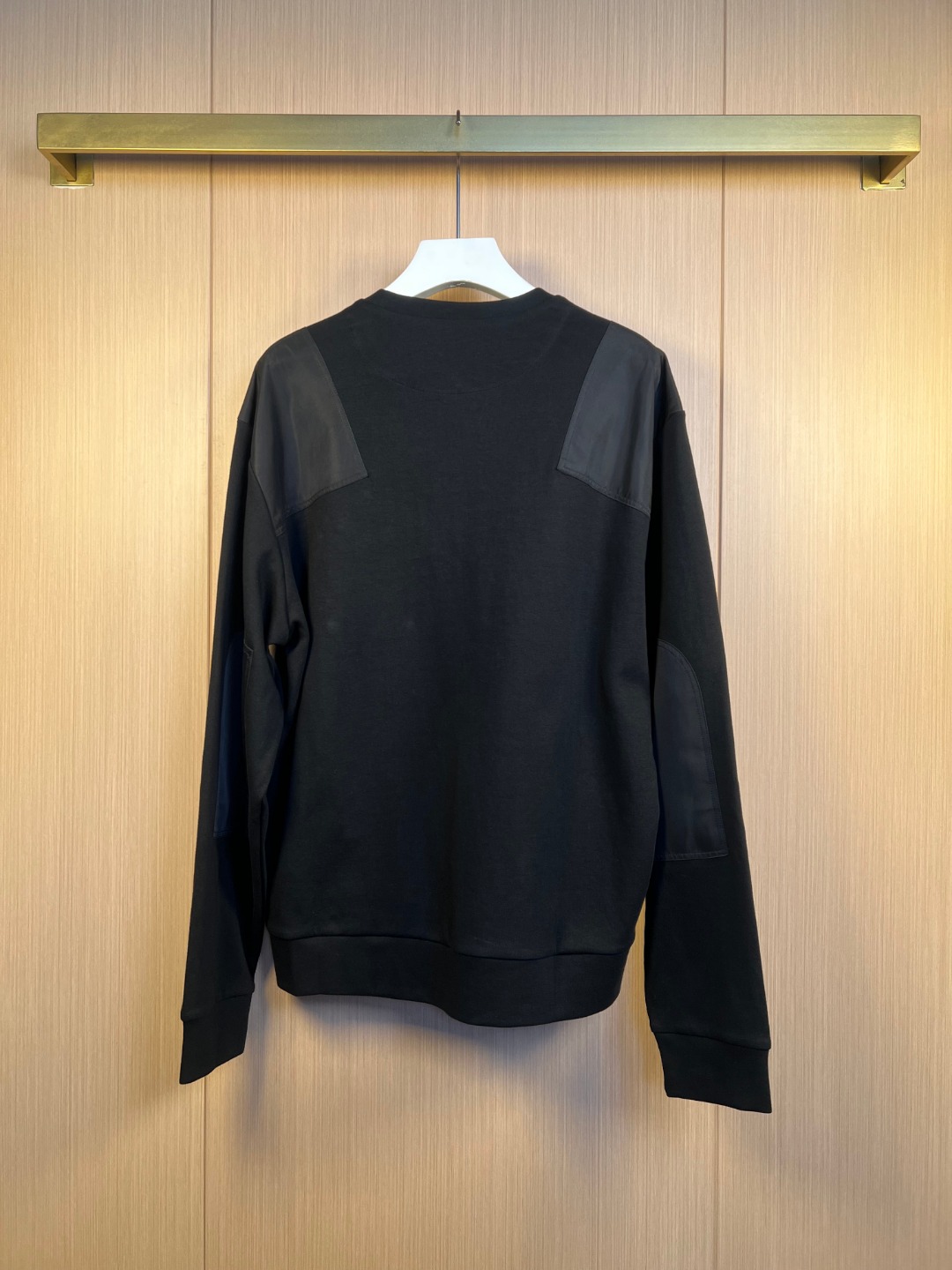 프라다(PRADA) 트라이앵글 로고 나일론 맨투맨 의류