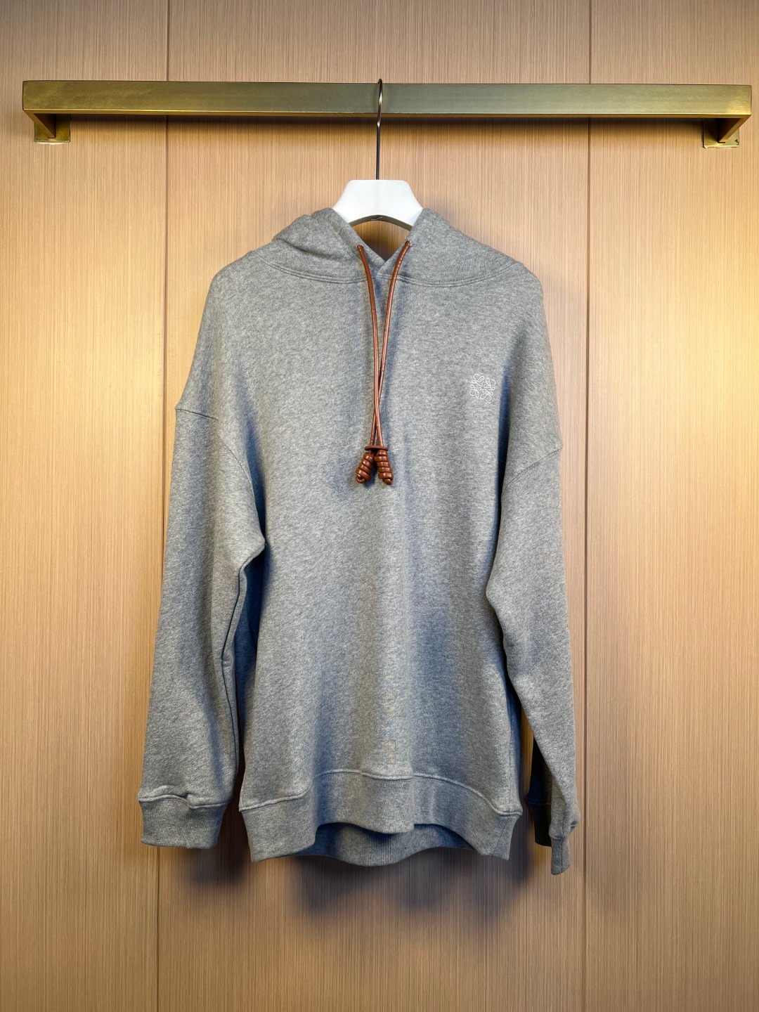 로에베(LOEWE) 가죽 자수 후드 스웨트셔츠 의류