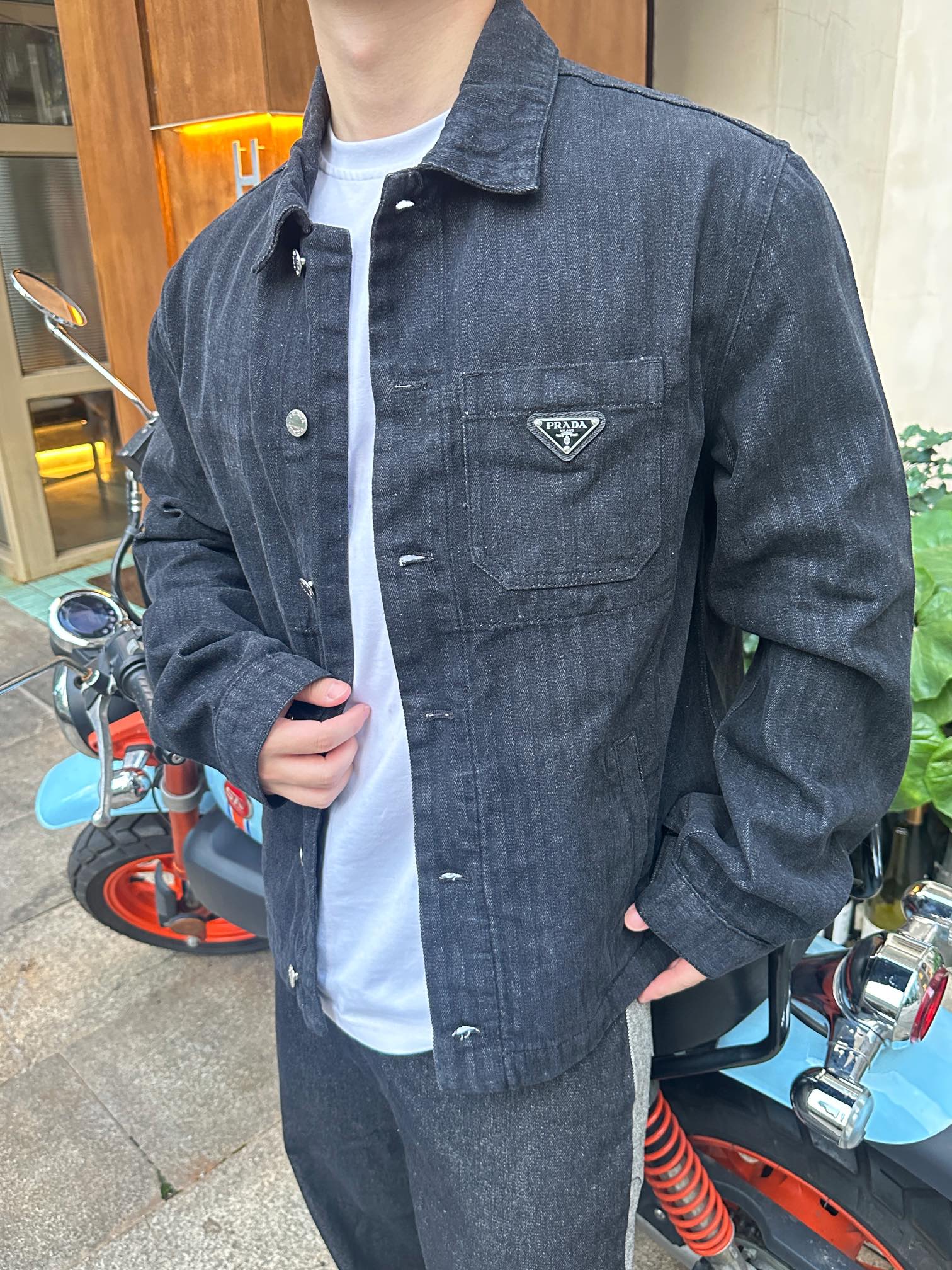 프라다(PRADA) 로고 데님 재킷 의류