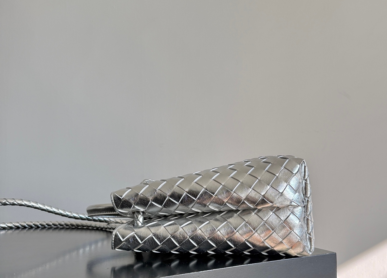 Bottega Veneta BV 보테가 베네타 안디아모(Andiamo) 토트백 숄더백 가방 미디움